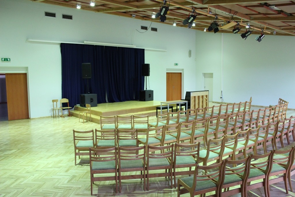 Jaunmārupes pamatskolas aktu zāle (2002.kab.)