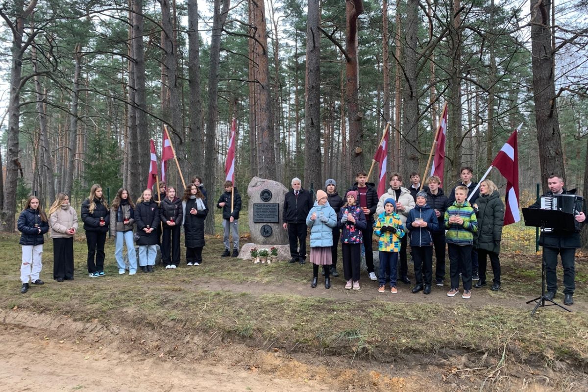 Piemiņas brīdis Latvijas Brīvības cīņās kritušajiem varoņiem