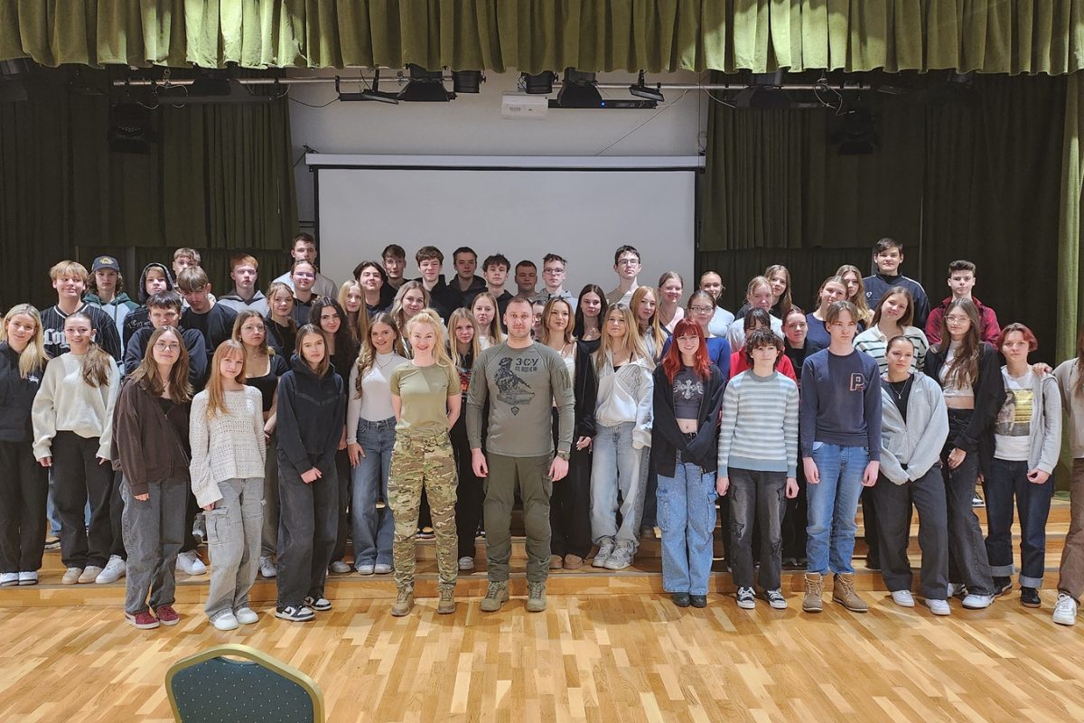 Pie 9.klasēm viesojās Ukrainas armijas karavīri