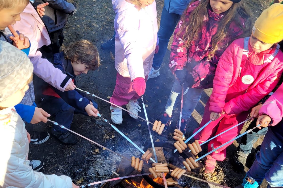 2.a un 1.c klases skolēni ekskursijā “Rudens meža mežģis”