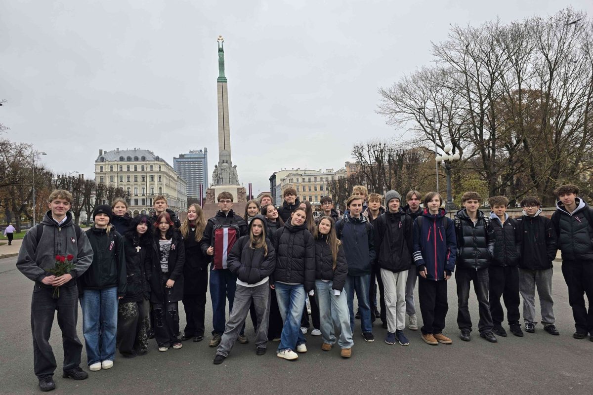 9.d klase piemin Lācplēša dienu