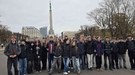 9.d klase piemin Lācplēša dienu