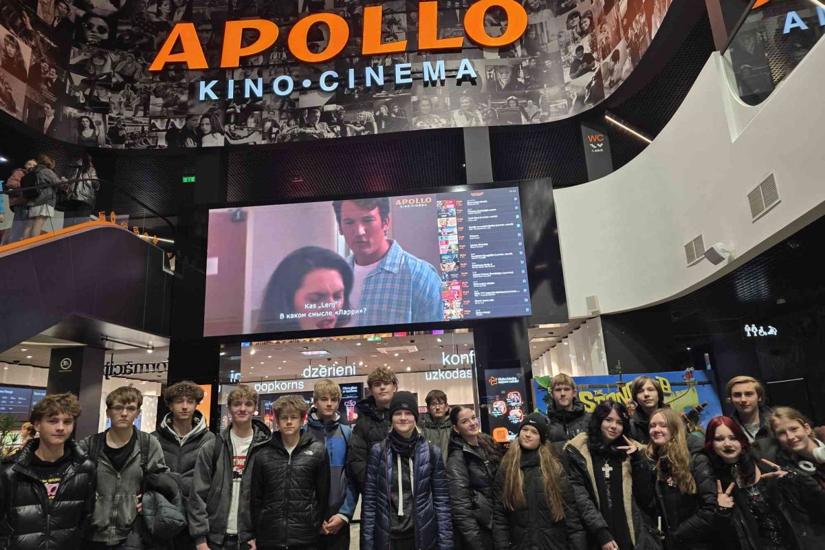 9.d klase dodas uz kino