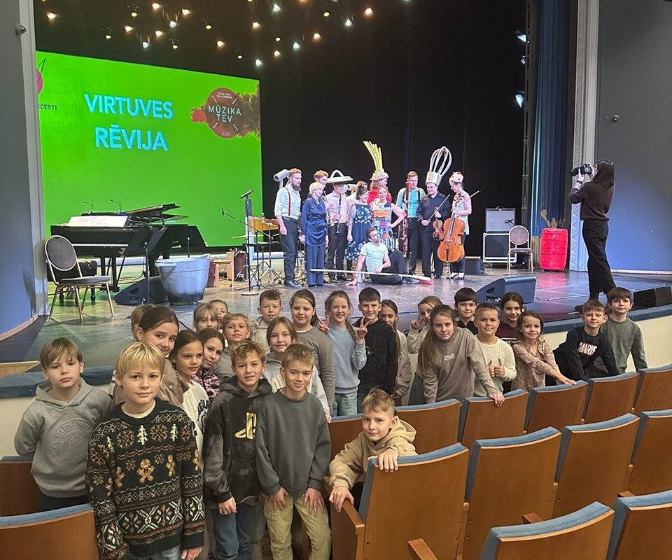 2.c un 3.a klase skatījās koncertlekciju “Virtuves rēvija”