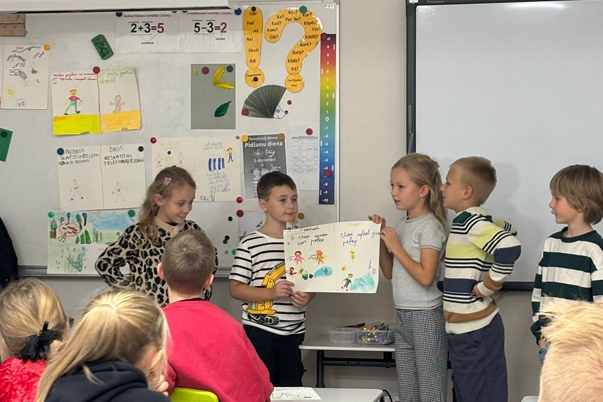 2. klašu skolēni iepazīst dabaszinātnes (STEM) caur praktiskām aktivitātēm