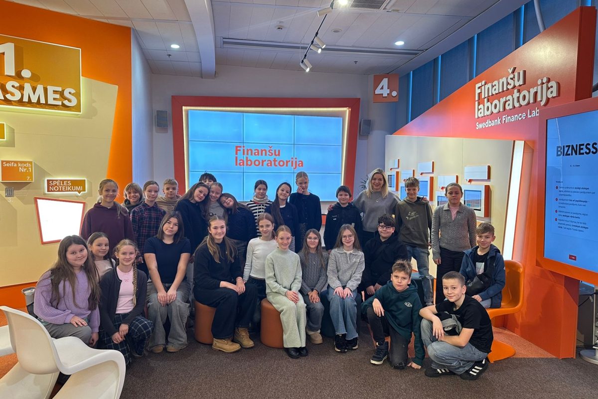 5.e klase apmeklēja “Swedbank” finanšu laboratoriju