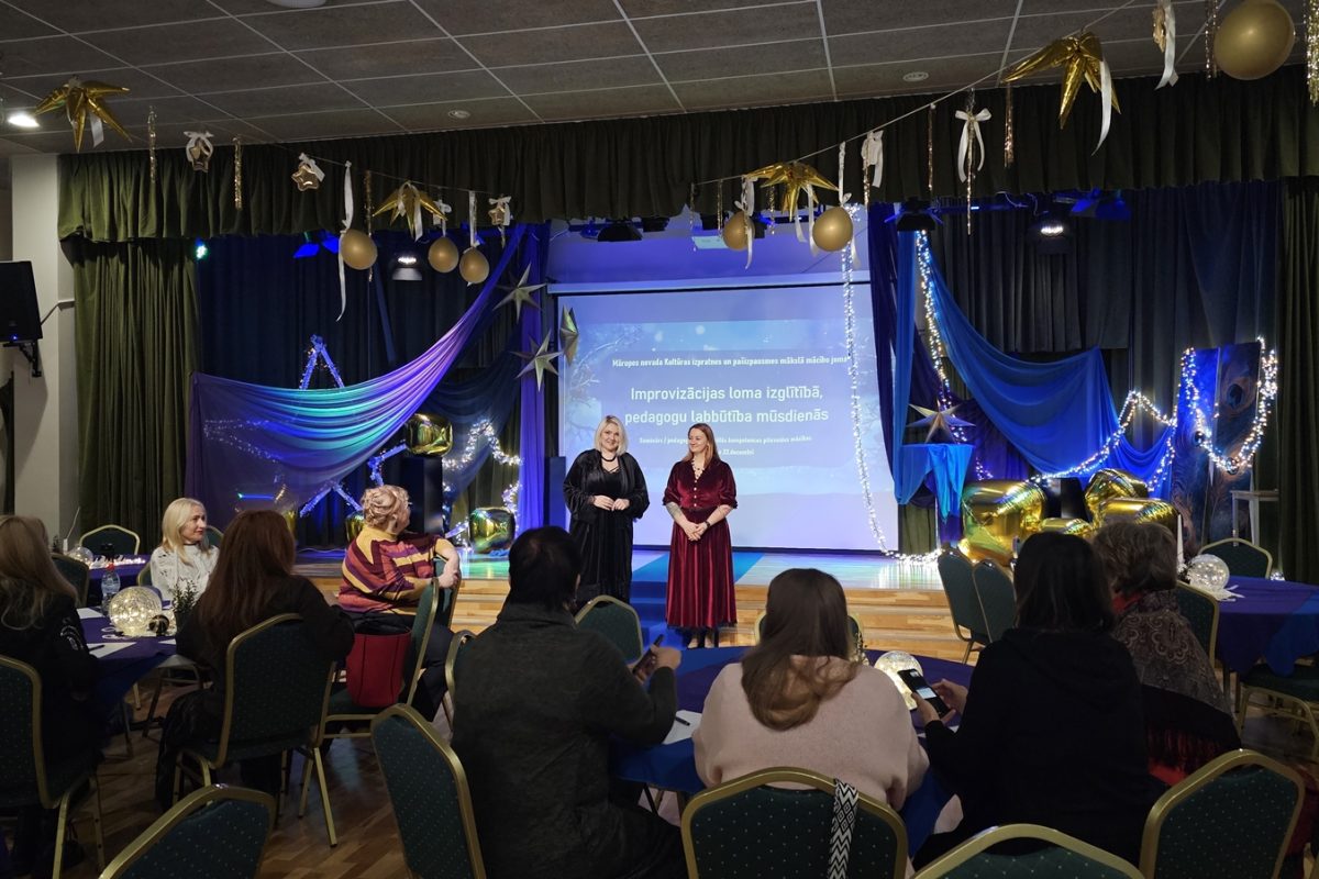 Kultūras jomas skolotāju tikšanās Ziemassvētku noskaņās