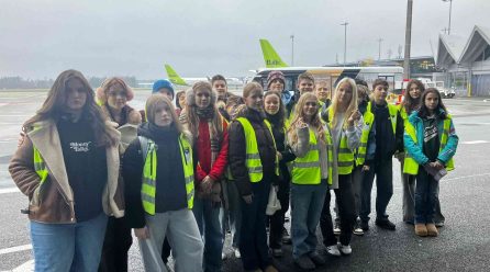 7.a un 7.c klases apmeklē lidostu “Rīga”