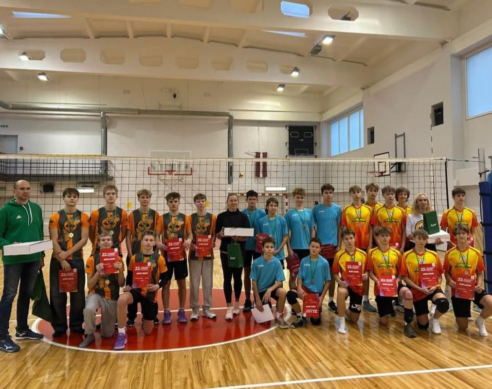 Skolas zēnu un meiteņu komandas iekļūst “Top kausa” izcīņas finālā