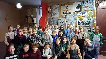 3.b apmeklē Barikāžu muzeju