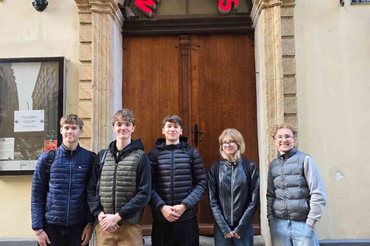 Konkursa “Barikādes mūsu atmiņās” dalībnieki dodas uz muzeju