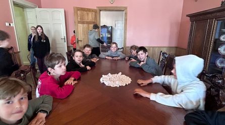 4.a un 4.b klase apmeklē Jaunmoku pils Meža muzeju