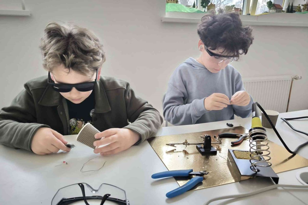 5.a un 5.c klases skolēni piedzīvo zinātnes brīnumus