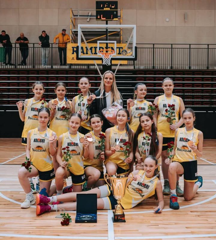 Skolas skolnieču komandai 3.vieta Latvijas Jaunatnes basketbola līgas čempionātā