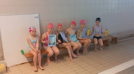Peldēšanas sacensības sākumskolas izlases grupām