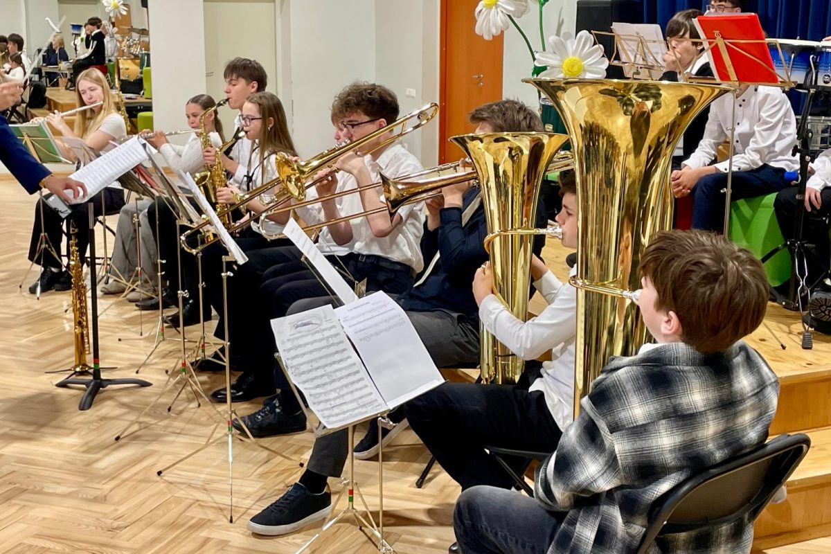 Mārupes Mūzikas un mākslas skolas pūtēju orķestris viesojās mūsu skolā