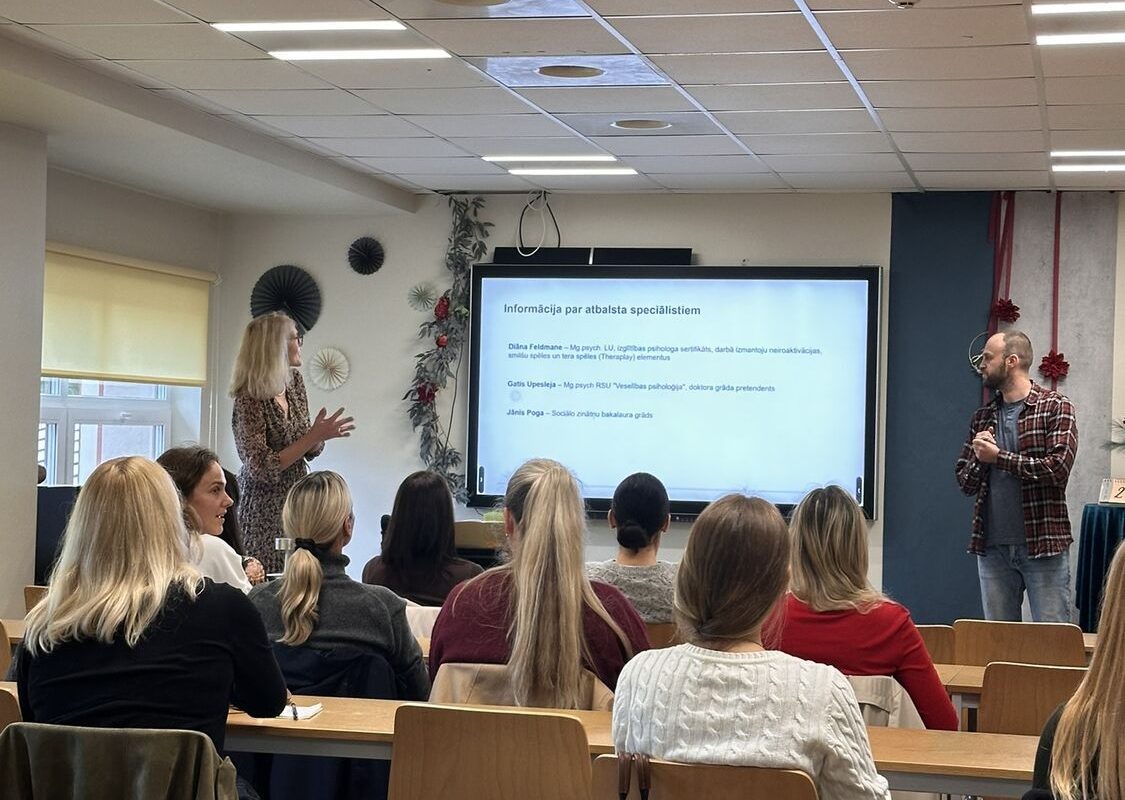 Atbalsta komanda tiekas ar 1.klašu skolēnu vecākiem