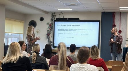 Atbalsta komanda tiekas ar 1.klašu skolēnu vecākiem