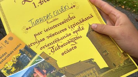 8.a un 8.c klases spēlē orientēšanās spēli „Tūkstošgades stāsts”