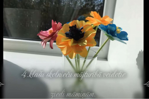 4. klašu skolnieču ziedi māmiņām