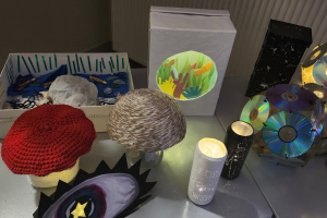 Gaismas objektu izstāde “Darbs un materiāls”