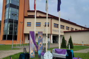 Skola saposta un gaida savus skolēnus!